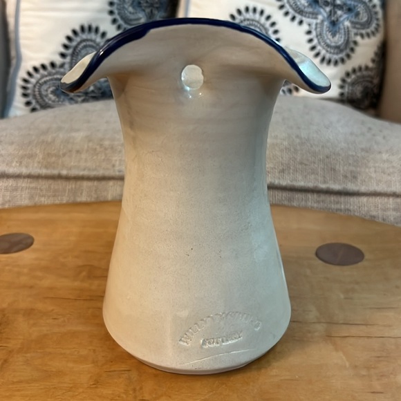 Williamsburg Pottery blue leaf wall hanging vase planter - Picture 5 of 6